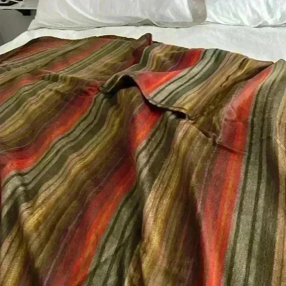 Beautiful Alpaca pillow/throw.   Oversized throw with pocket - Picture 4 of 5